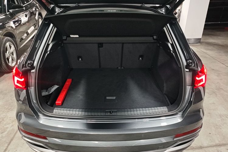 Audi Q3 2020 car image #19