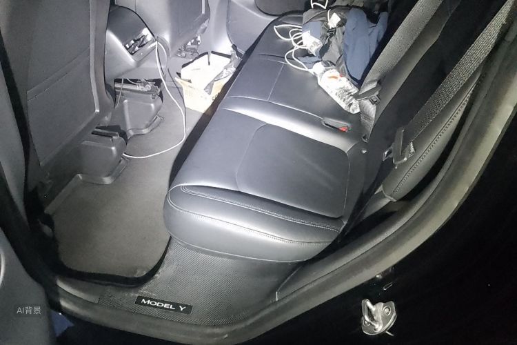 Tesla Model Y 2022 car image #19