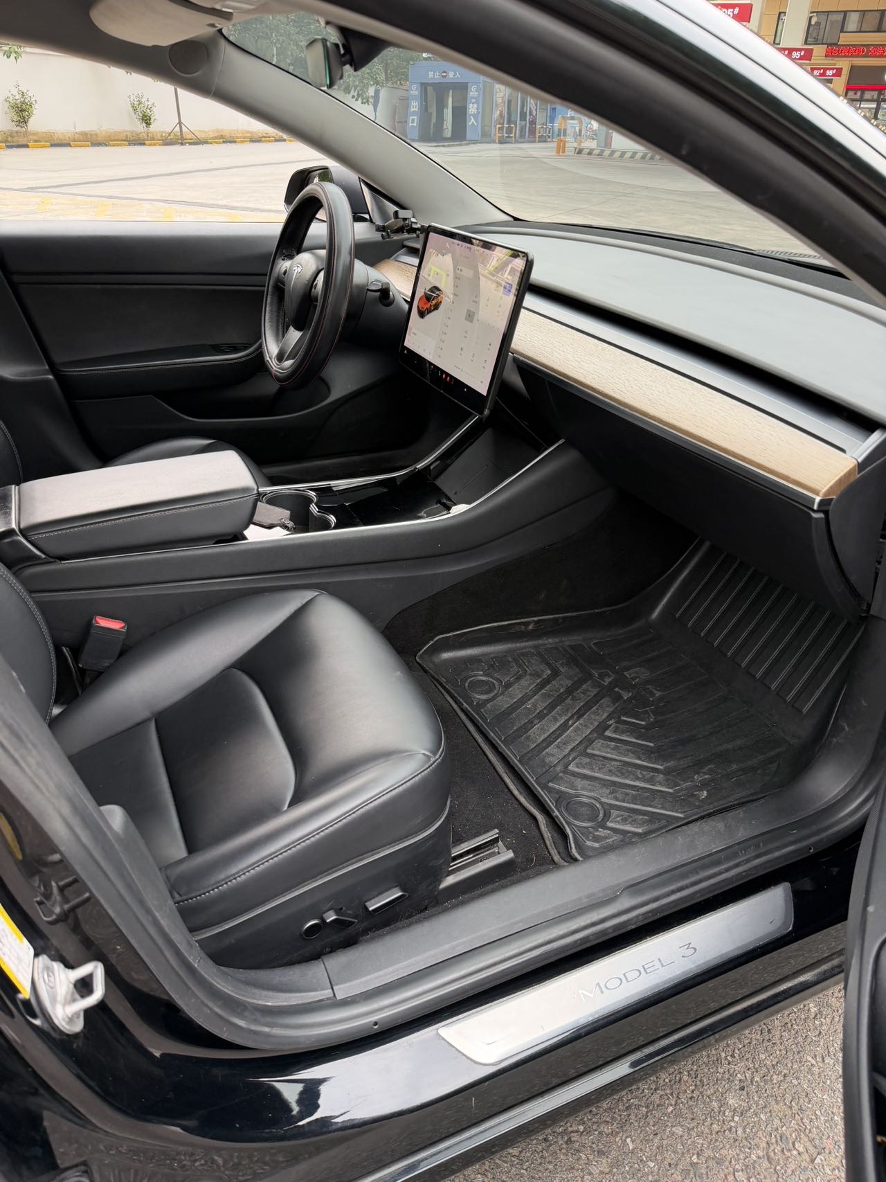 Tesla Model 3 2020 car image #17