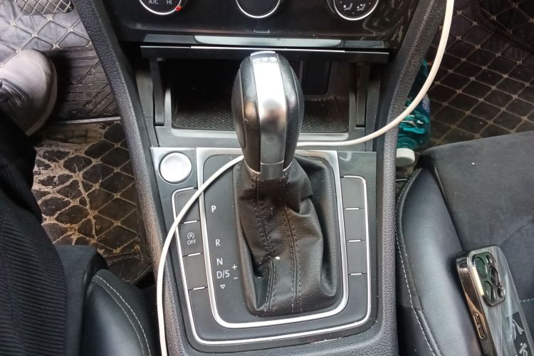 Volkswagen Golf 2020 car image #14