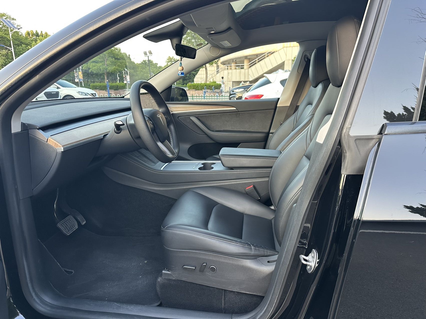 Tesla Model Y 2021 car image #10