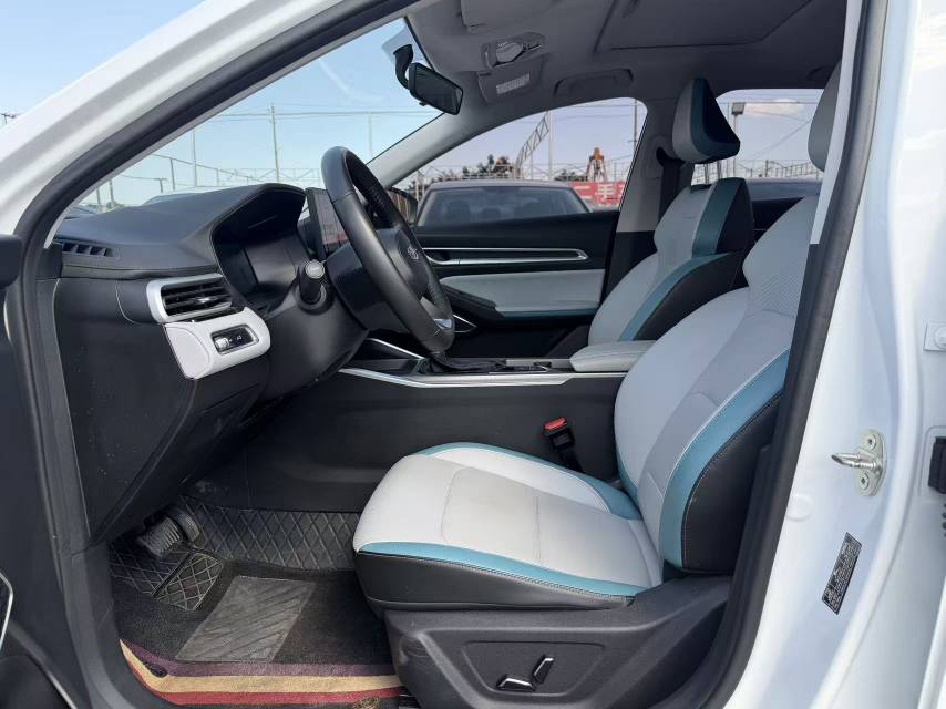 GEELY Emgrand 2023 car image #4