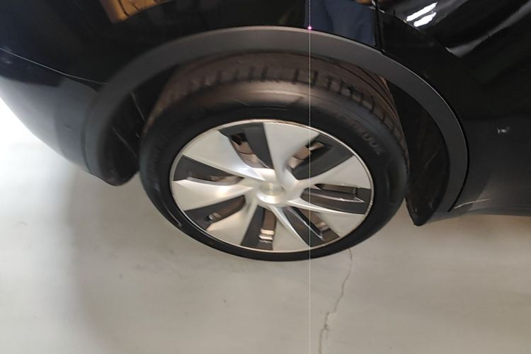 Tesla Model Y 2022 immagine di auto #10
