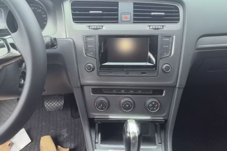 Volkswagen Golf 2015 car image #13
