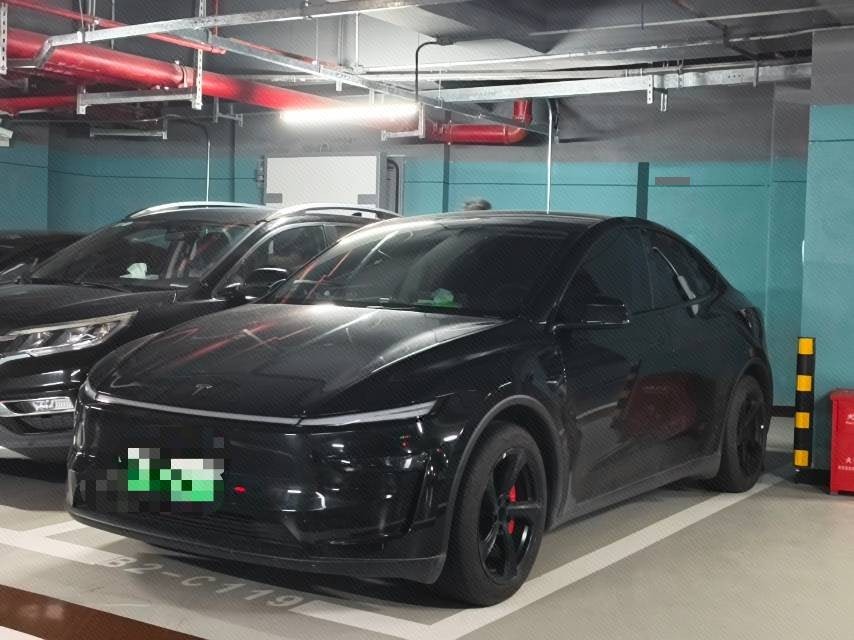 Tesla Model Y 2025 car image 
