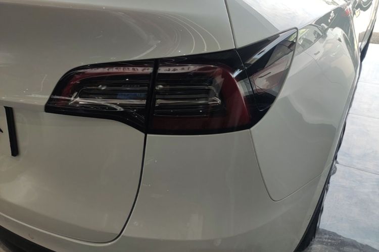 Tesla Model Y 2022 #8 Tesla Model Y 2022 car image #8