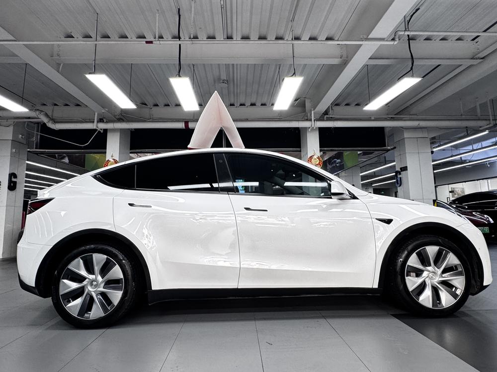 Tesla Model Y 2022 car image #7