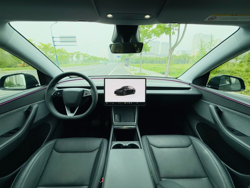 Tesla Model Y 2025 #7 Tesla Model Y 2025 car image #7