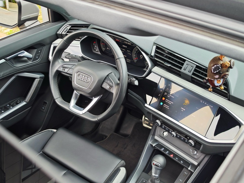 Audi Q3 2024 car image #8