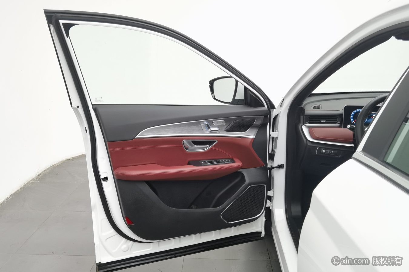 Jetour X70 PLUS 2025 #8 Jetour X70 PLUS 2025 car image #8
