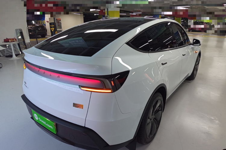 Tesla Model Y 2026 #7 Tesla Model Y 2026 car image #7
