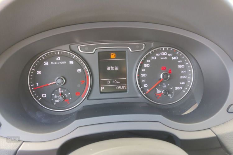 Audi Q3 2014 car image #13