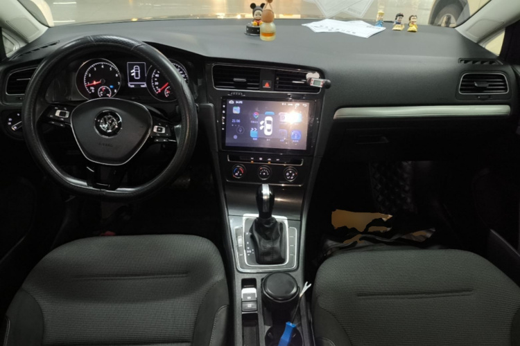 Volkswagen Golf 2018 car image #10
