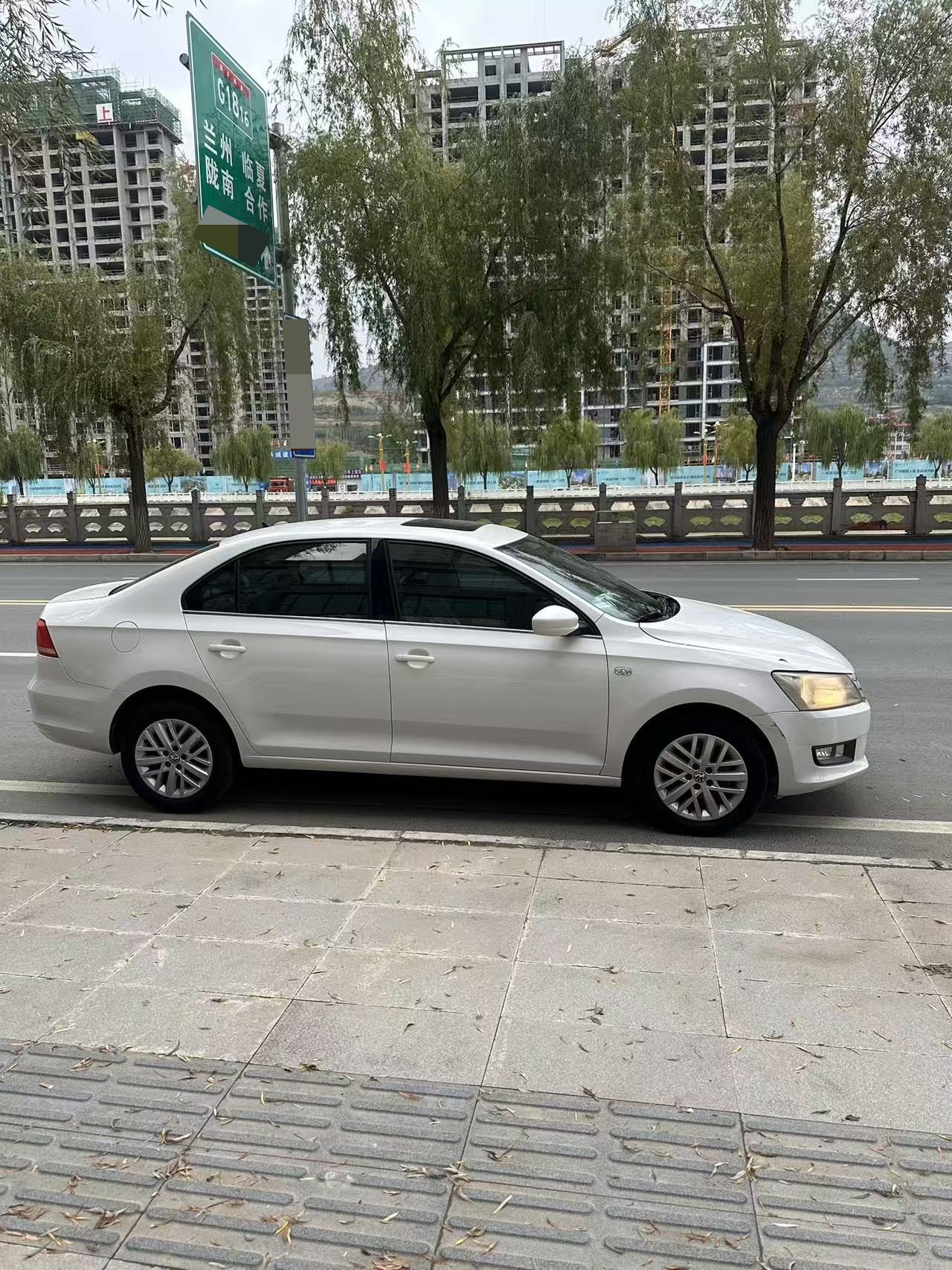 Volkswagen Santana 2014 car image #2