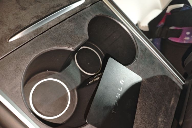 Tesla Model Y 2021 car image #14