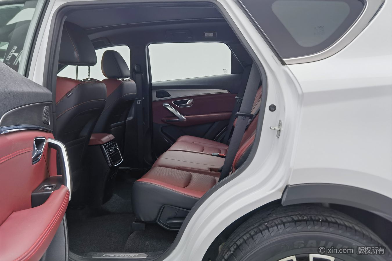 Jetour X70 PLUS 2022 car image #16