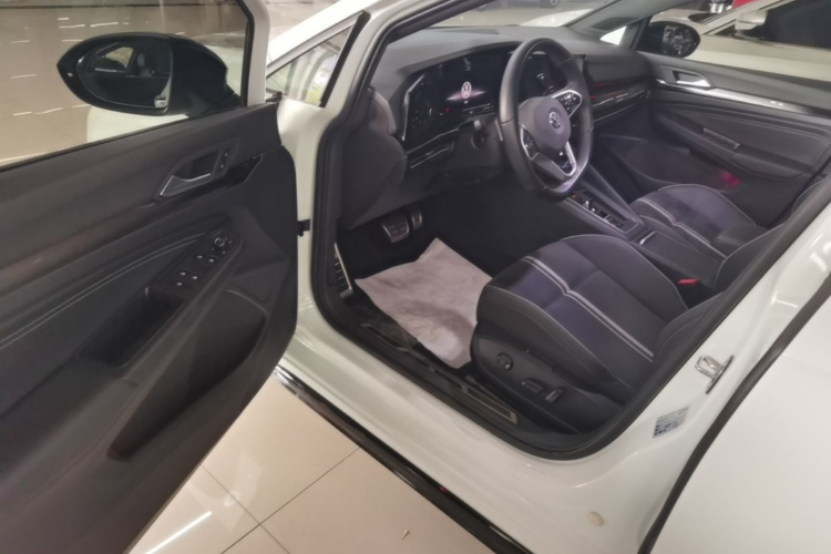 Volkswagen Golf 2022 car image #12