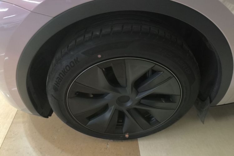 Tesla Model Y 2024 #9 Tesla Model Y 2024 car image #9