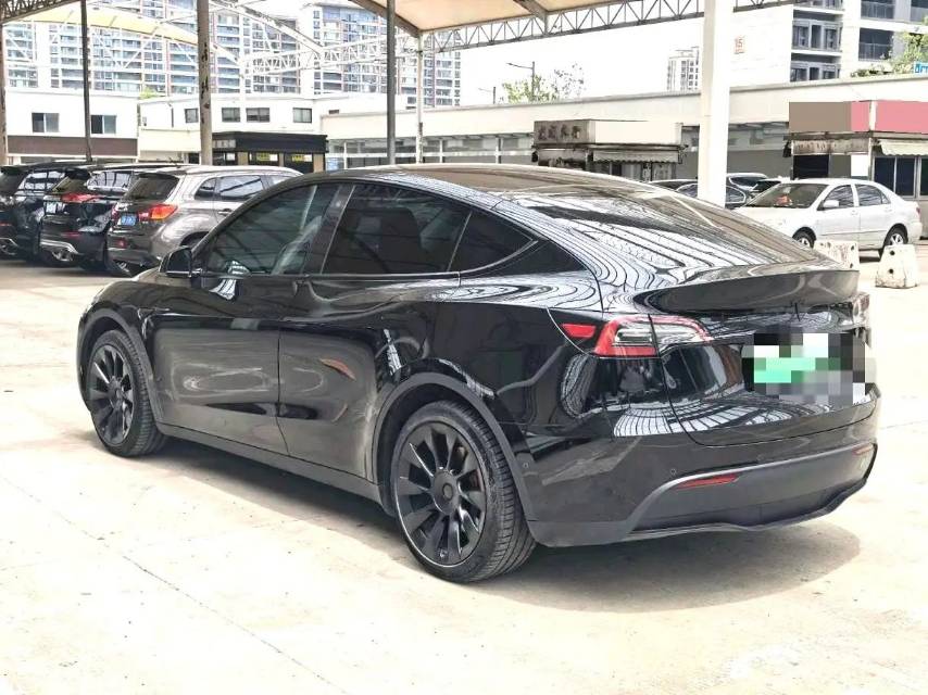 Tesla Model Y 2023 car image #8