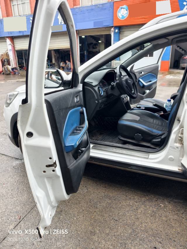 2018 car image #10