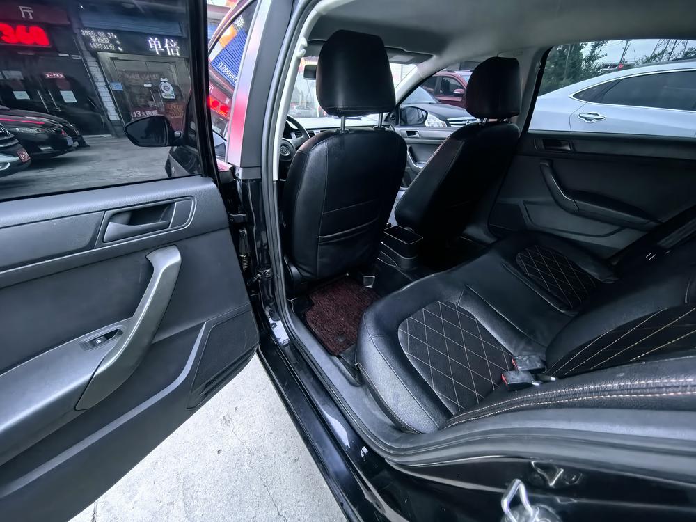 Volkswagen Santana 2015 car image #7