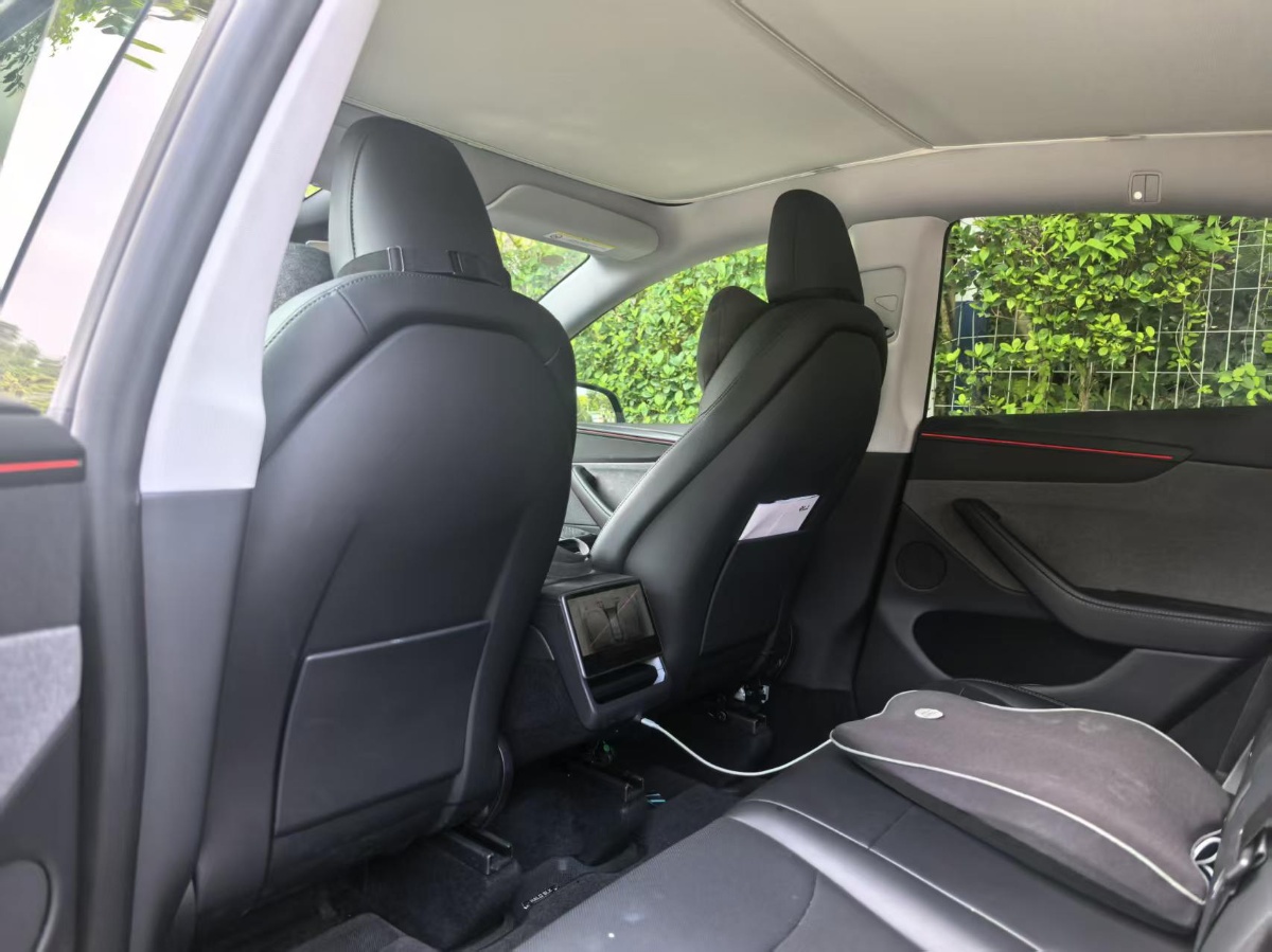 Tesla Model Y 2025 #3 Tesla Model Y 2025 car image #3