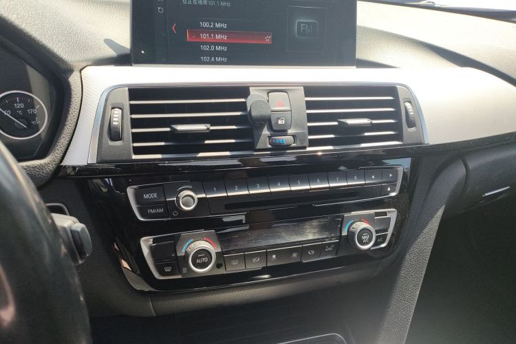 BMW 3 Series 2016 صورة سيارة #17