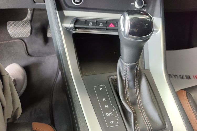 Audi Q3 2021 car image #16