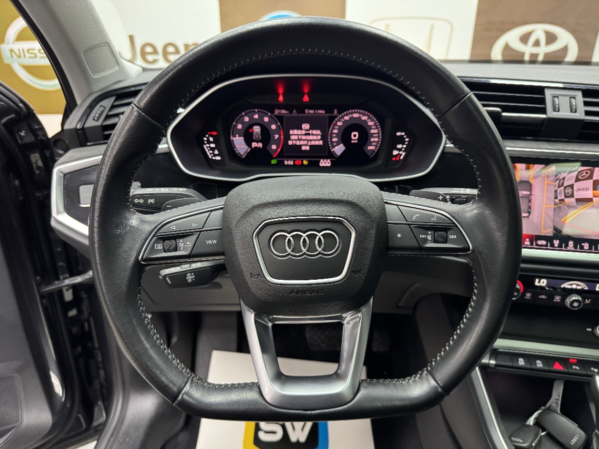 Audi Q3 2021 car image #9