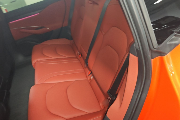 MI SU7 2025 immagine di auto #10