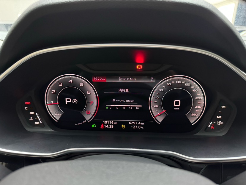 Audi Q3 2022 car image #22