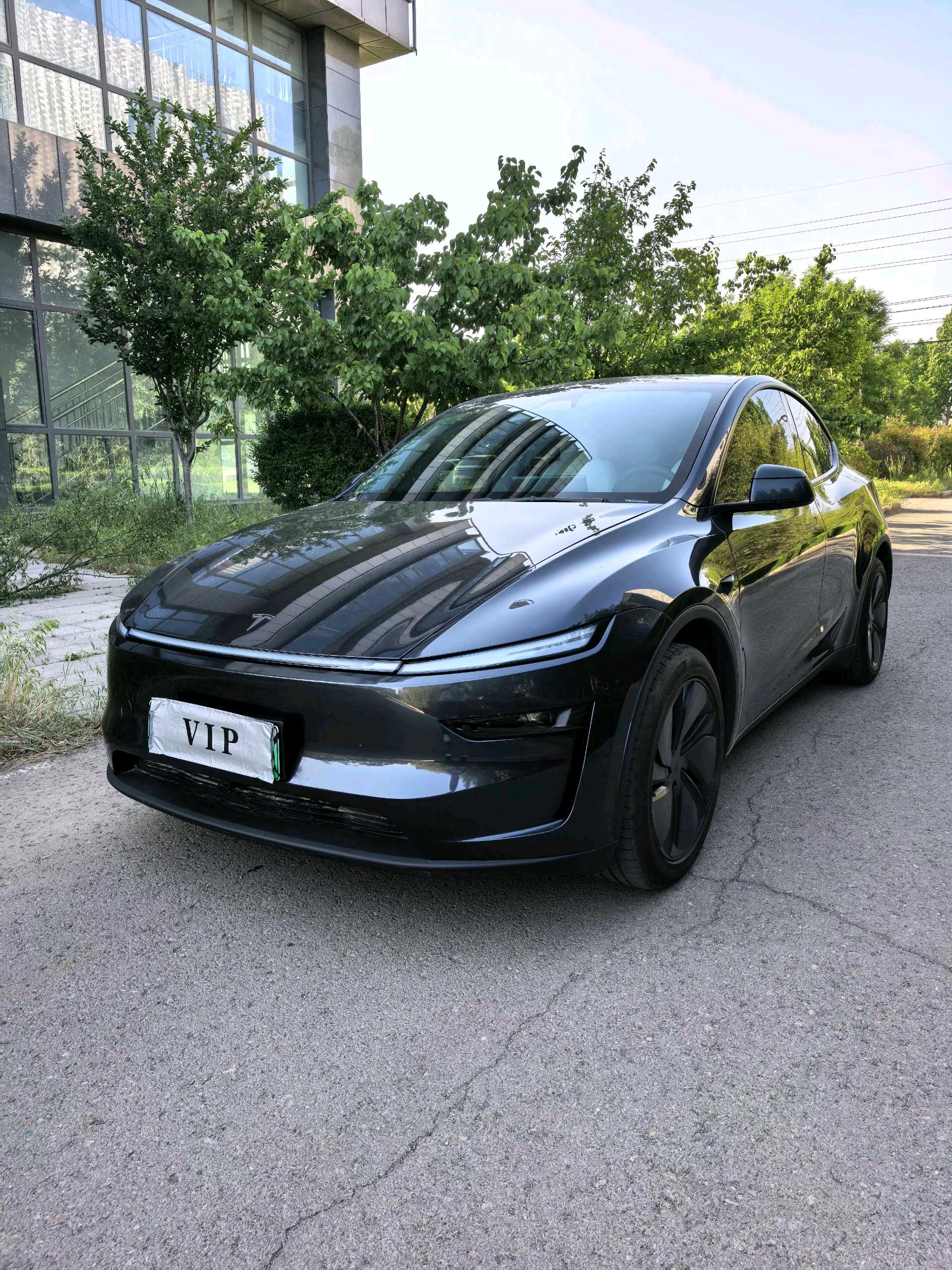 Tesla Model Y 2025 car image 