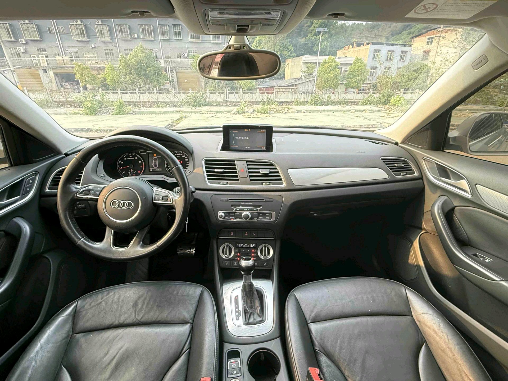 Audi Q3 2014 car image #7