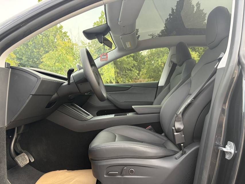 Tesla Model Y 2025 car image #4
