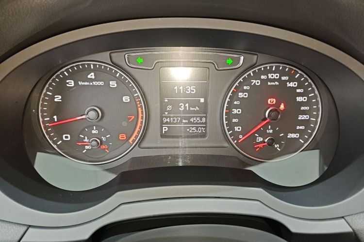 Audi Q3 2017 car image #12