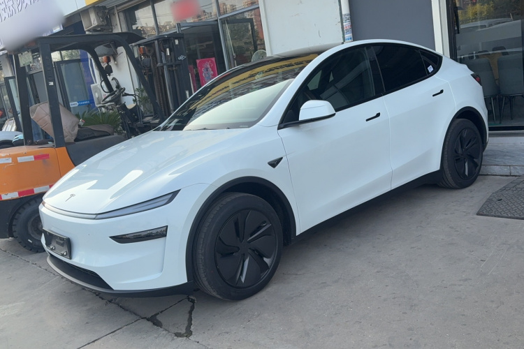 Tesla Model Y 2026 #2 Tesla Model Y 2026 car image #2