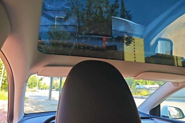 Tesla Model Y 2024 immagine di auto #18