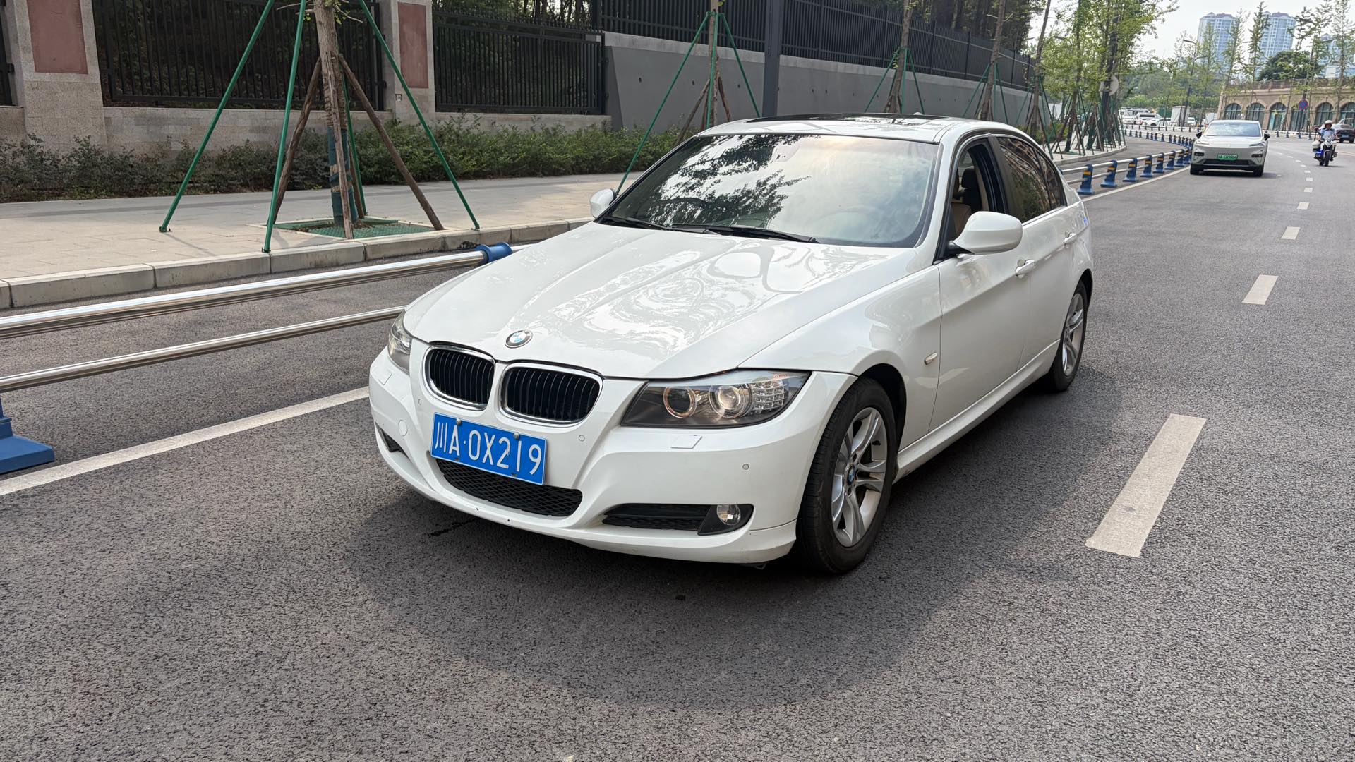 BMW 3 Series (Imported) 2010 car image 