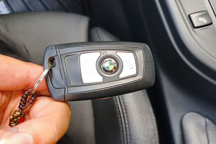 BMW 3 Series 2018 #10 BMW 3 Series 2018 car image #10
