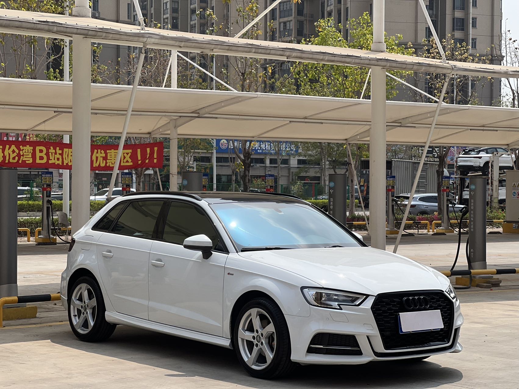 Audi A3 2018 car image #3