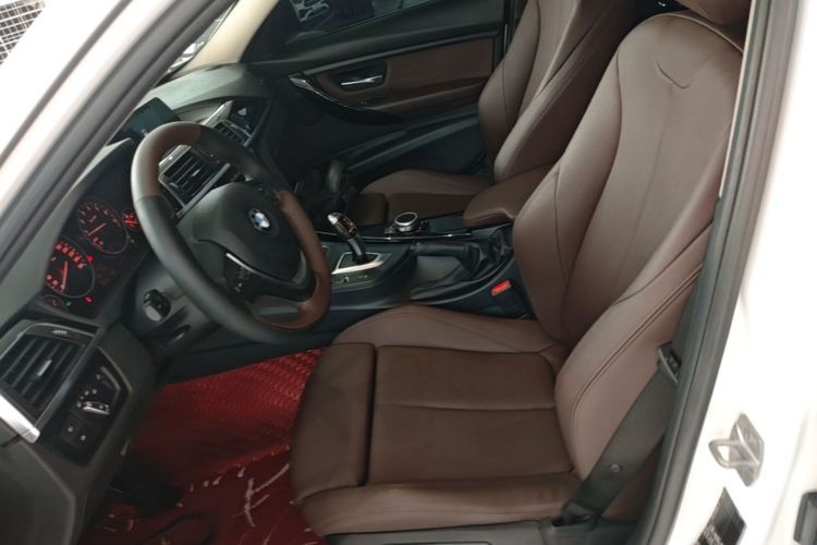 BMW 3 Series 2018 car image #15