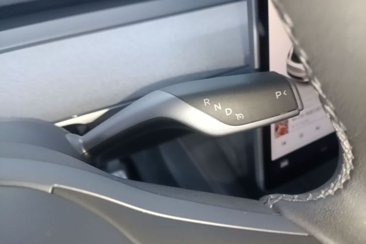 Tesla Model Y 2023 car image #18