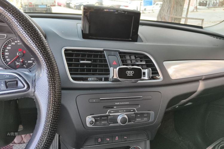 Audi Q3 2017 car image #15