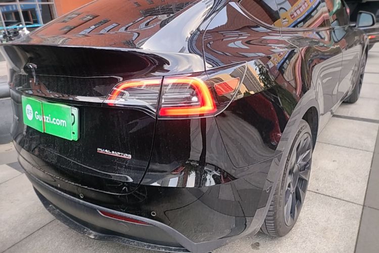 Tesla Model Y 2023 #8 Tesla Model Y 2023 car image #8