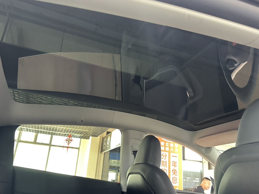 Tesla Model Y 2022 car image #9