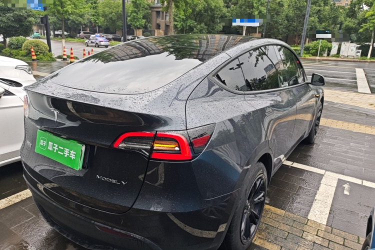 Tesla Model Y 2024 #7 Tesla Model Y 2024 car image #7