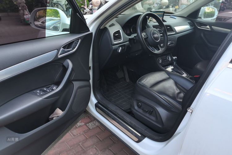 Audi Q3 2016 car image #18