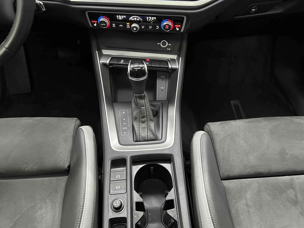 Audi Q3 2022 car image #20