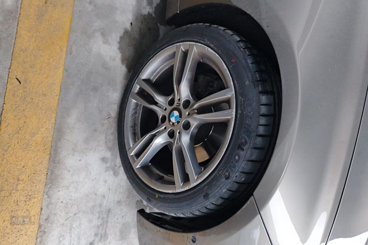 BMW 3 Series 2018 car image #9
