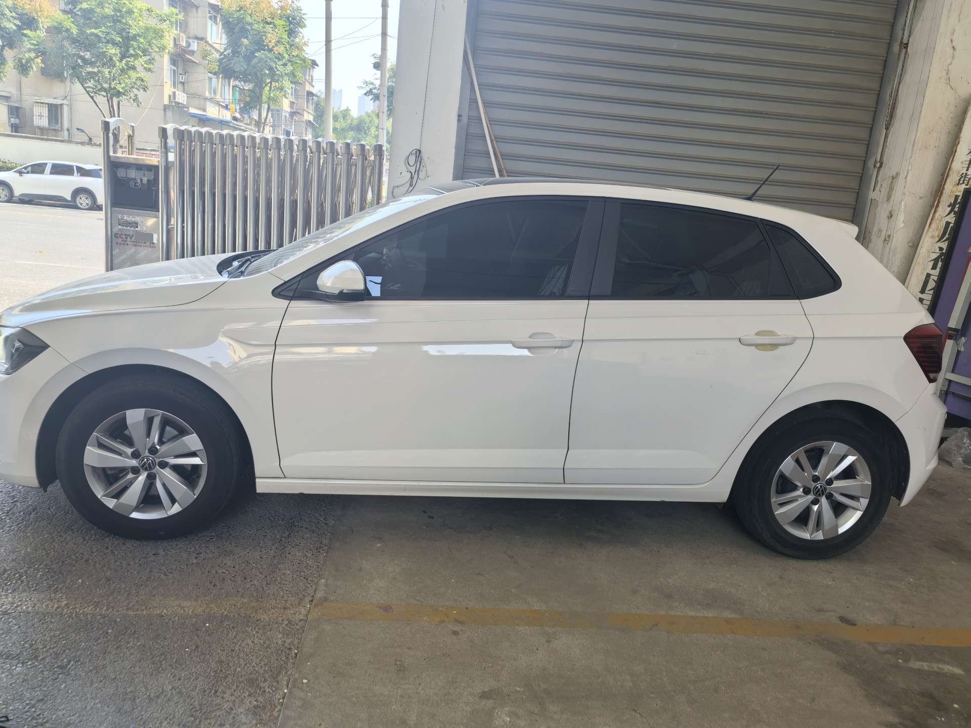 Volkswagen Polo 2021 car image #3